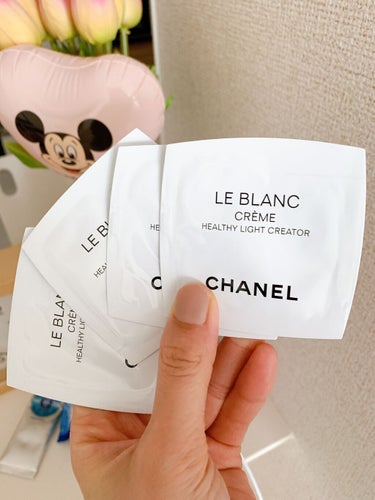 CHANEL
ル ブラン クリーム HL


サンプルでつけていただいたクリーム


香りはほとんどなし

やや硬めのテクスチャー

前につけるトナー、アンプルによるのかも
しれませんが

割とツヤ感が