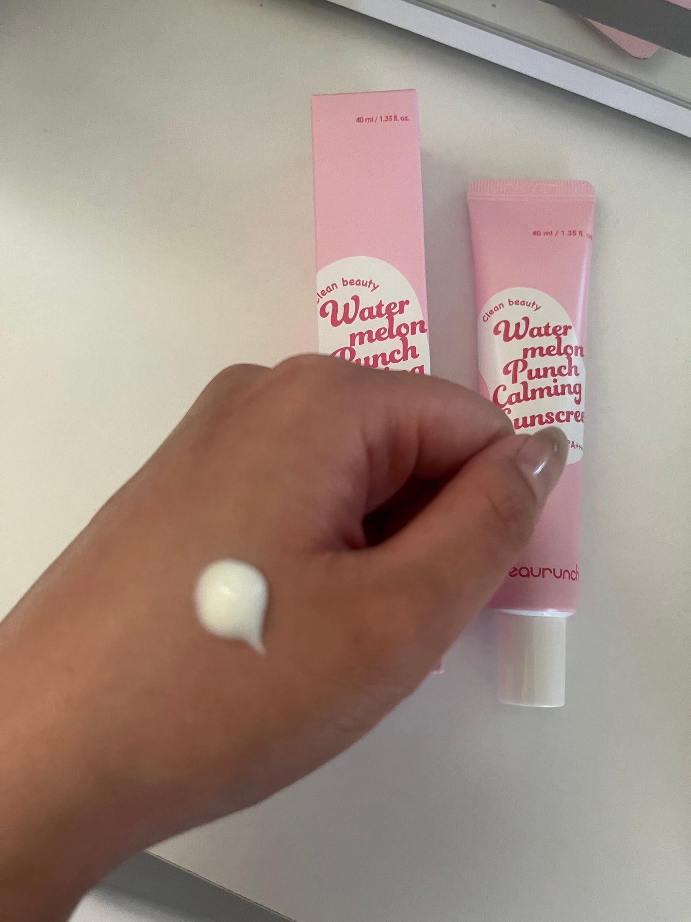 ウォーターメロン パンチ カミング サンスクリーン / スイカサンクリーム / SPF 50+ PA++++ /ビューランチ/日焼け止めクリームを使ったクチコミ(2枚目)