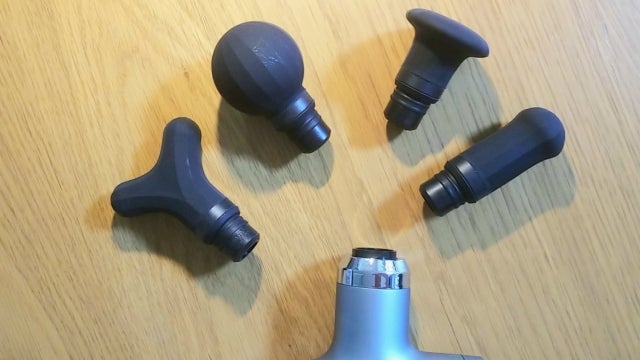 マッサージガンとアタッチメント