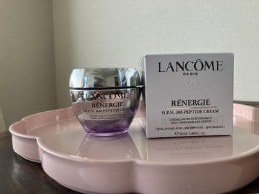 LANCOMEのレネルジー HPN クリーム。クリームのベタベタが苦手な方にもおすすめです。夏の強い日差しで、肌はお疲れ気味。肌を回復させる良いアイテムとして欠かせない存在になってます。こんなに肌になじ