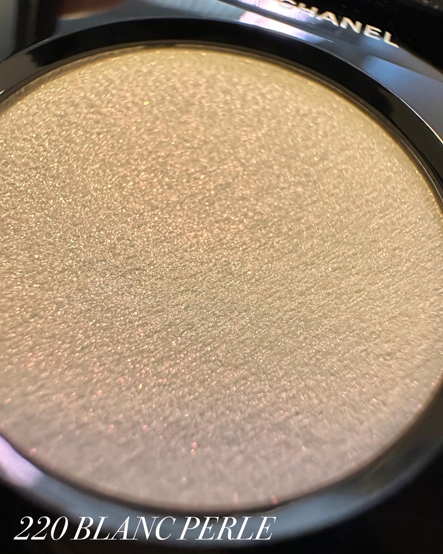 2024年夏新作単色アイシャドウ】オンブル エサンシエル｜CHANELの