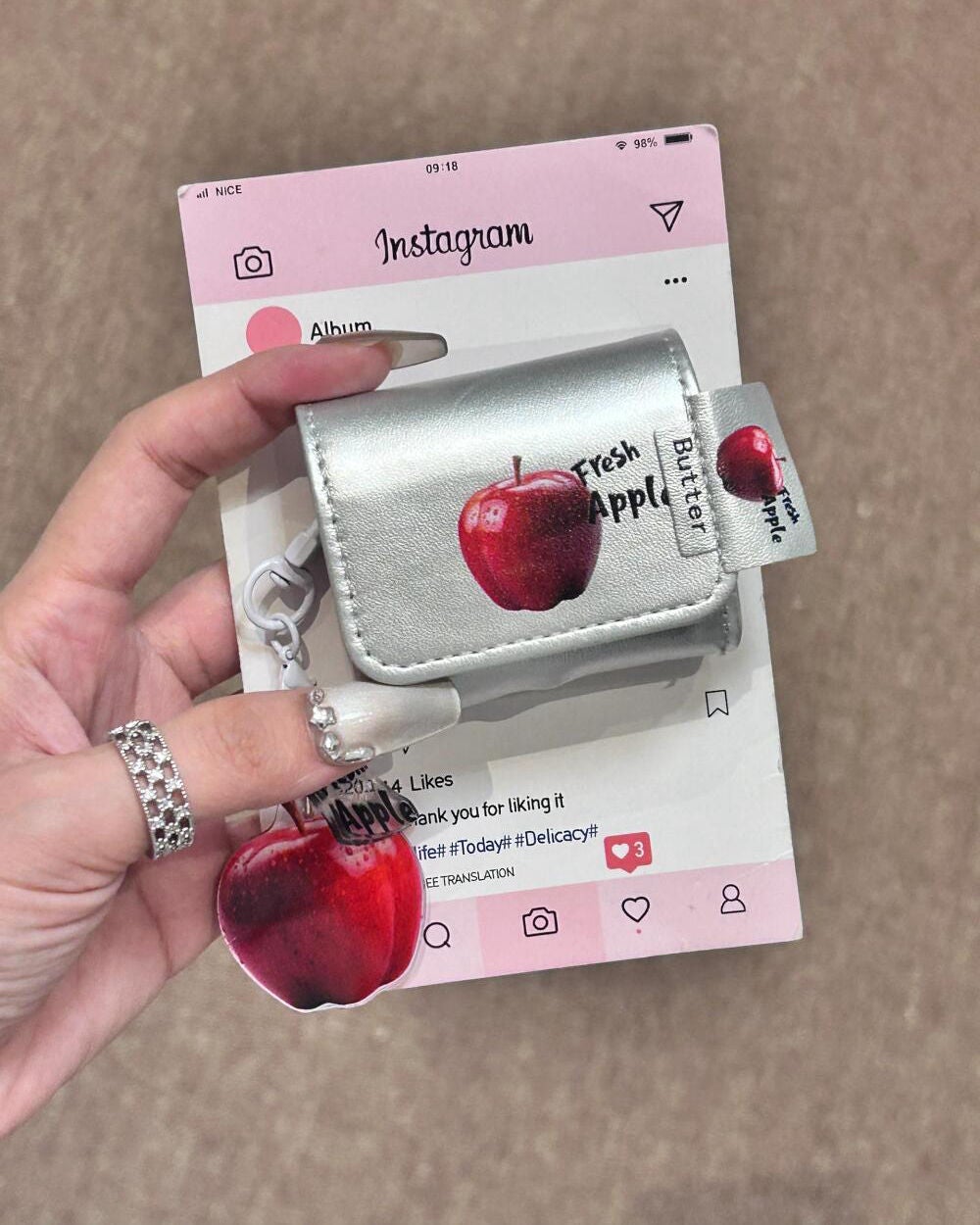 ケース大好きっ子 on LIPS 「美味しそうな赤いリンゴ🍎#iPhoneケース#購入品#人気#ギ..」(1枚目)