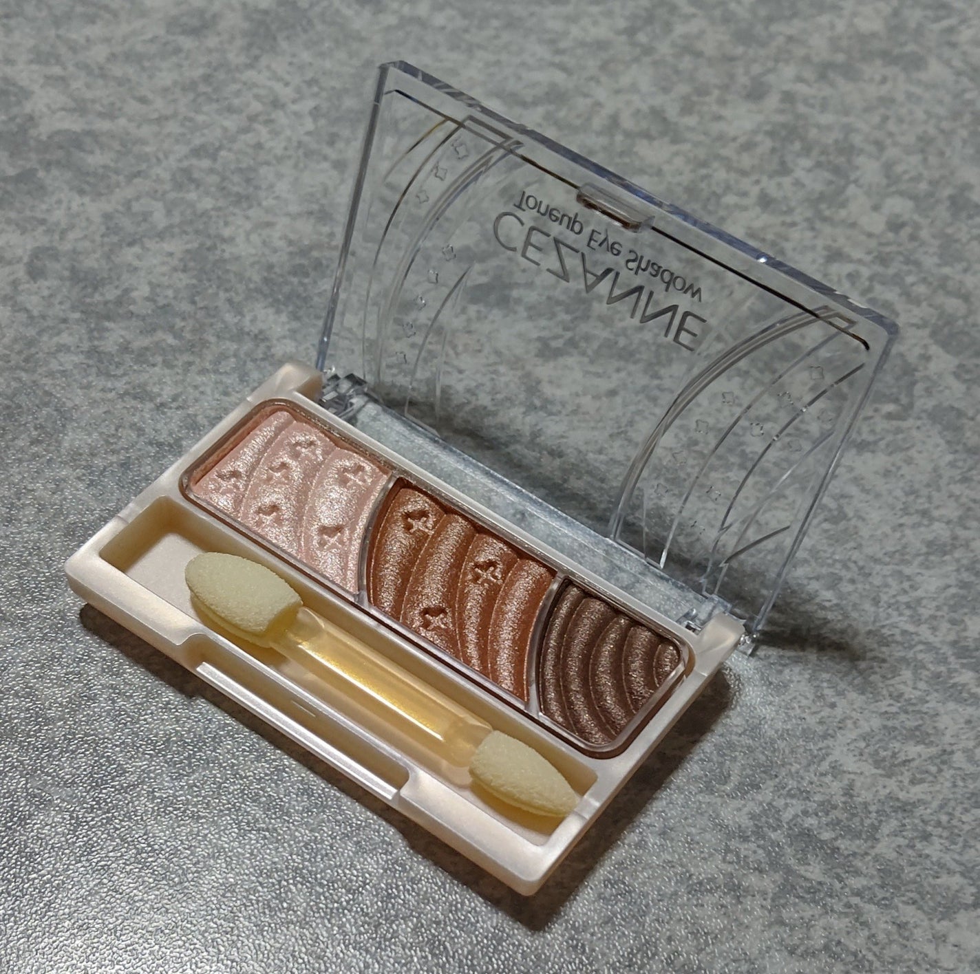 トーンアップアイシャドウ/CEZANNE/アイシャドウパレットを使ったクチコミ(2枚目)