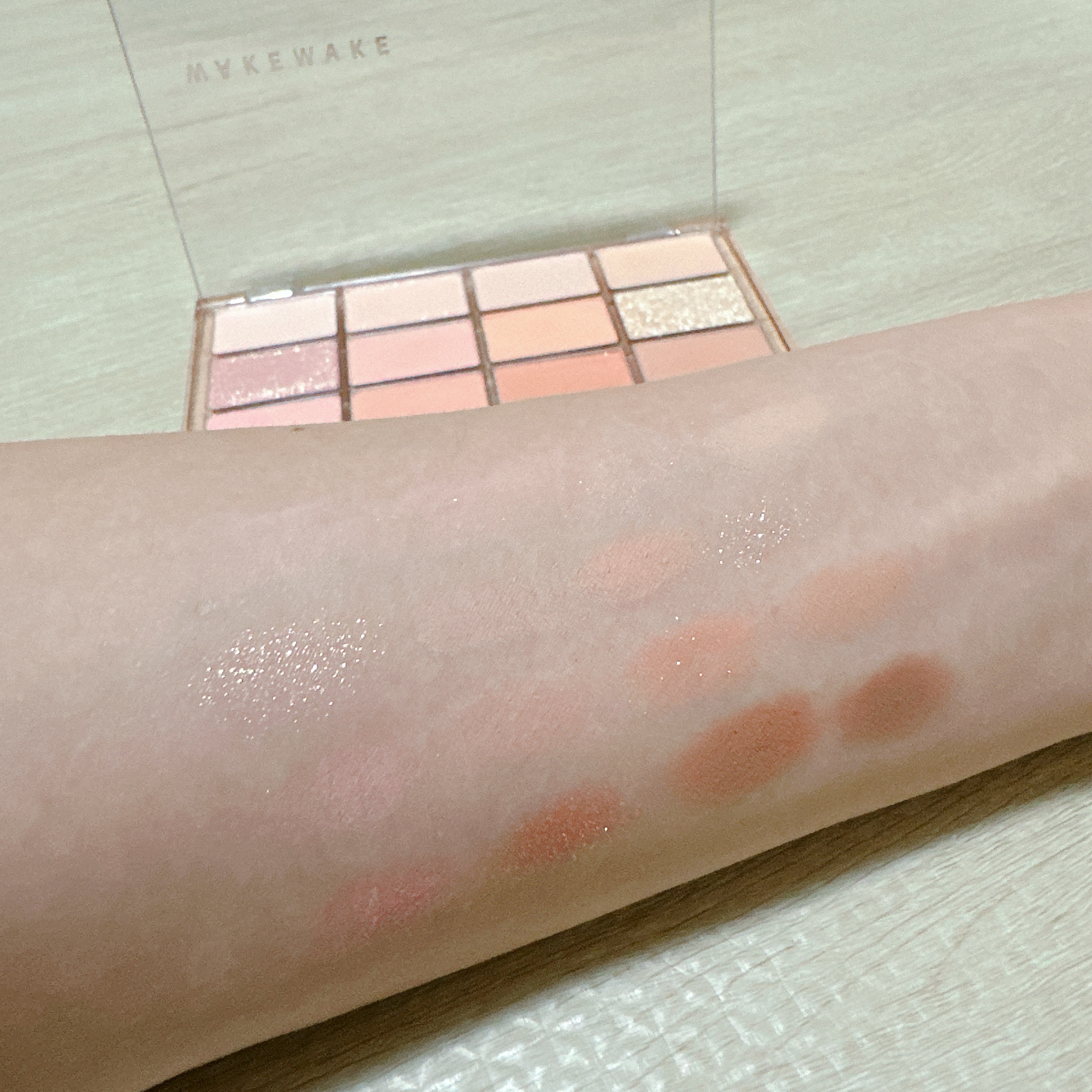 ソフトブラーリングアイパレット/wakemake/アイシャドウパレットを使ったクチコミ（3枚目）