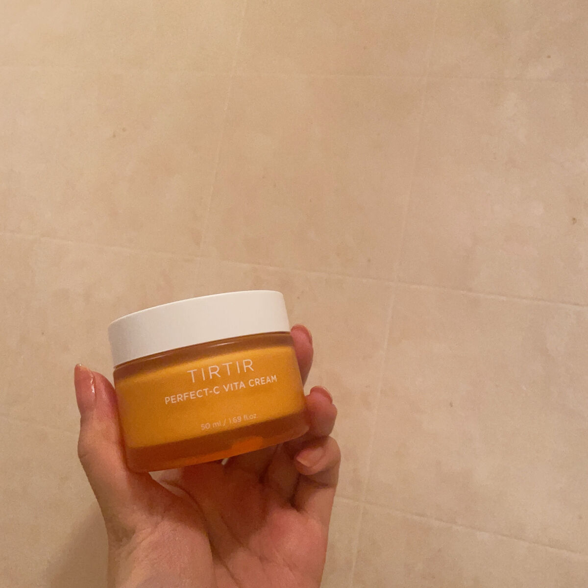 何となく使って、気がついたらリピってた


✼••┈┈••✼••┈┈••✼••┈┈••✼••┈┈••✼

【使った商品】
TIRTIR  ティルティル
パーフェクトC ビタクリーム


【商品の特徴】
クリームにつぶつぶのビタミンが入ってる