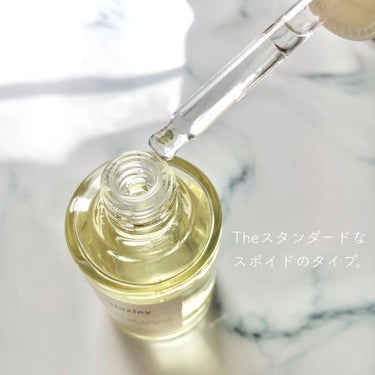 

【Huxley】


oil essence
oil : LIGHT and MORE



＼渇いたお肌にサボテン🌵のチカラ💪／



ずっっっっと前にAmazonのセールで
70%OFFくらいで買えたオイル美容液〜💆🏻‍♀️


✍️公式さんによると、
サボテンシードオイルは、
1Lのオイルを採るのに100万個の種が必要＆
手作業で36時間かかる程希少価値が高い💡

最大95%の水分を蓄えることの出来る保水力🔥

オリーブオイルよりも400倍以上高いビタミンEトコフェロールを含んでて、
肌にハリ、ツヤを与えるエイジングケア効果が期待出来るとの事🙌🏻✨

他にも色々凄い事書いてあったけど、
割愛します🙇‍♂️💦（書くのダルい（笑））


最初、使った時は
ん？ただのサラッとしたオイル…？😇
って感じであんまり効果が実感できておらず
しばらく放置してたのですが、


最近、乾燥するなぁ…😩
と思って使ったらめちゃくちゃ良かった😂💖


サラッとしたオイルっていうのは
変わらないんだけど、
お肌のしっとり具合？オイルなのに
水分含んでますか!?ってくらい潤い感が…！😳


朝も夜も使うと
さすがにベタベタになりそうなので😂
私は夜だけに使ってます🌵


翌朝のお肌しっとり〜🥺💖


これからの季節にオススメです🙌🏻✨


気になった方は是非チェックしてみて下さい🙏🏻✨
最後までお読み頂きありがとうございます😊🌸の画像 その1