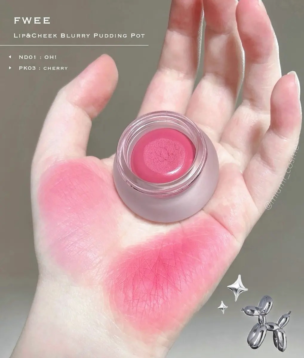 fwee（@fwee_makeup_jp）様よりリップアンドチークブラーリープリンポットをいただきました🎀
ふわサラのなめらかマット質感で、フィルターをかけたような仕上がりになります 可愛すぎて自分で別のカラーも買い足してしまうくらいお気