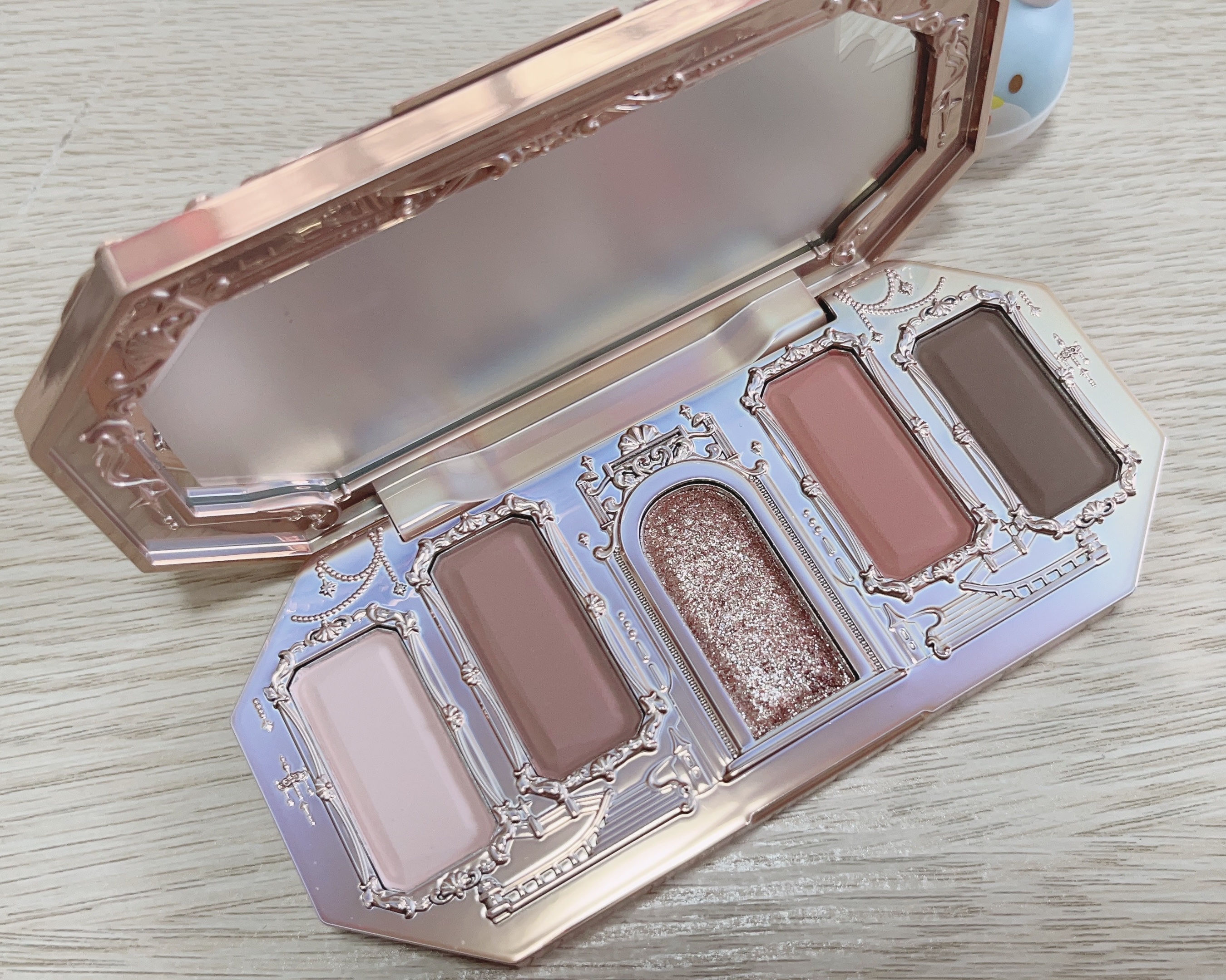 月光人魚シリーズ ジュエリーアイズ 02：Celestial Castle/FlowerKnows/アイシャドウパレットを使ったクチコミ（2枚目）