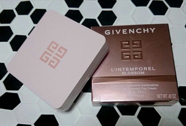 ランタンポレル ブロッサム クリーム コンパクト/GIVENCHY/化粧下地を使ったクチコミ（1枚目）