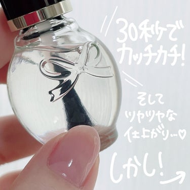 ＼＼小指を塗る頃には親指が乾いてるバグ／／
　
　
💗シュガードール
　スピーディートップコートR
　7ml ￥990
　
　
【寝る前にネイル、塗れますか？】
寝る前にネイルを塗って
「よーし乾いたぞー」って寝ても
翌朝必ず布団の跡がついているという地獄から
開放されましょう！
　
速乾性が本当にすごいので
ネイルが乾くの待てないよ〜！
という方に強くおすすめしたい逸品です🥳
　
　
【注意点があるよ】
画像にも書きましたが、
「何も塗っていない部分に付くと
ふやふや〜っと取れてくる」
という点には注意が必要です。
　
ベースコートやカラーは
爪のキワまでしっかり塗って、
これを重ねると綺麗にキマります🤩
　
　
【まとめ】
これに出会えたのはTwitterのおかげ✨
やっぱり色々な人が「良い！」と言っているものは
試してみる価値があるなぁと
しみじみ感じました🌟
　
　
　
　
　

　
　
　

 #シュガードール #スピーディートップコート #スピーディートップコート #コスメレビュー #プチプラコスメ #ドラストコスメ #ドラッグストアコスメ #プチプラネイル #トップコート #ネイルポリッシュ #速乾ネイル #速乾トップコート #おうち美容紹介 の画像 その2