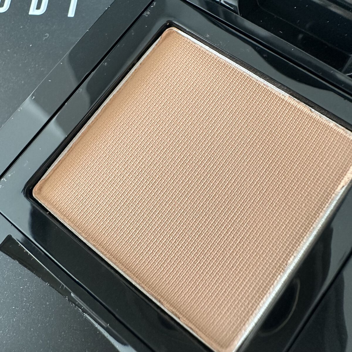 アイシャドウ　 14 トースト/BOBBI BROWN/単色アイシャドウを使ったクチコミ（3枚目）
