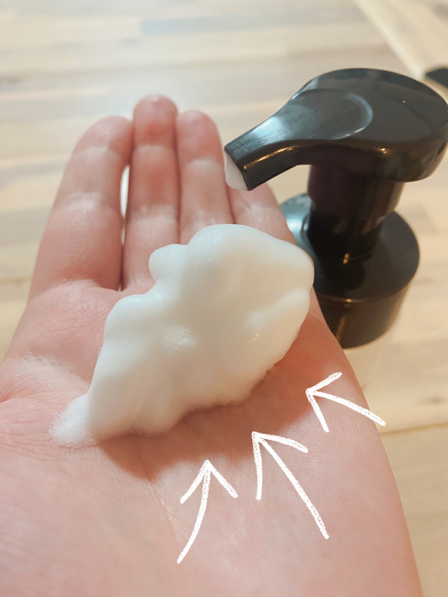 モイストホワイトホイップクレンズ/ヴィー/泡洗顔を使ったクチコミ(2枚目)