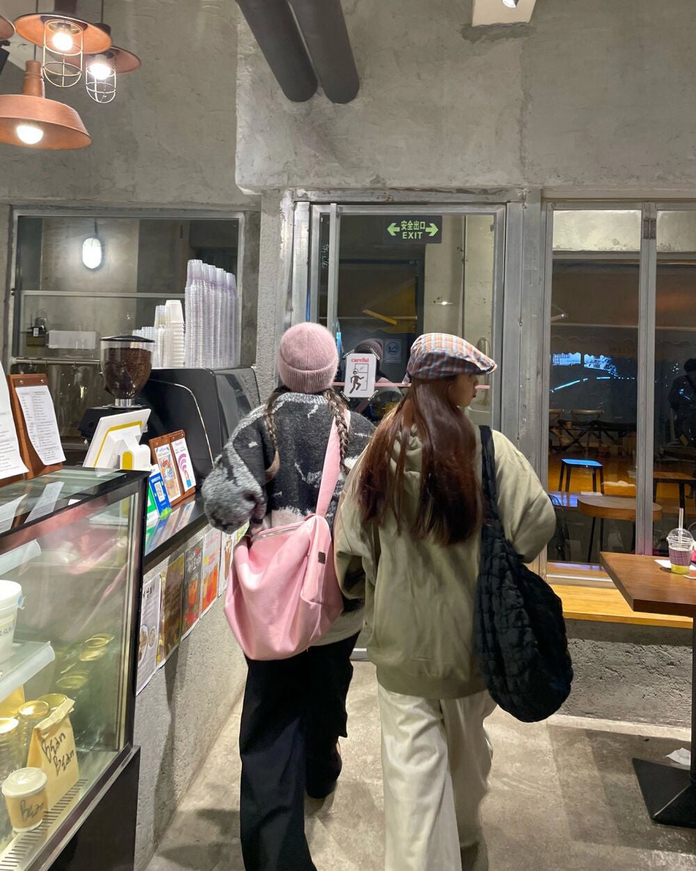 ひとみ on LIPS 「友達と会う#コーデ#ファッション#美容学生#ヴィンテージ雑貨#..」(4枚目)