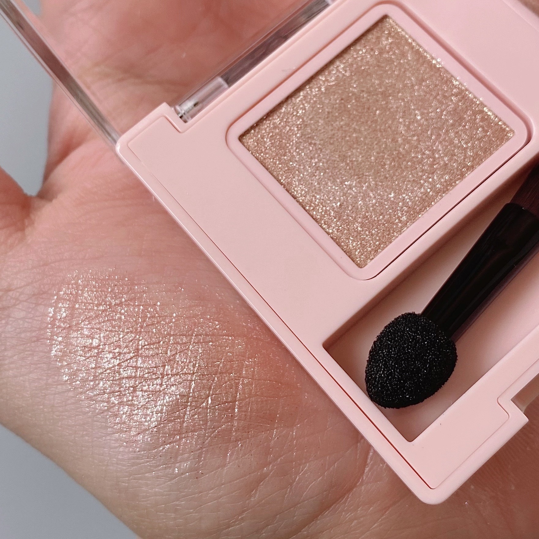 フーミー シングルラメシャドウ/WHOMEE/単色アイシャドウを使ったクチコミ（2枚目）