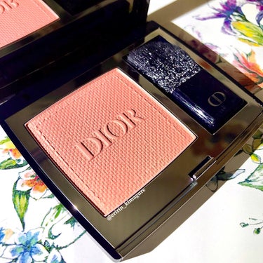 Dior ディオールスキン ルージュ ブラッシュのクチコミ「コーラルピンクと優美な型押しが美しいDIORの春チークꕤ

🌸DIOR SPRING 2024.....」（2枚目）