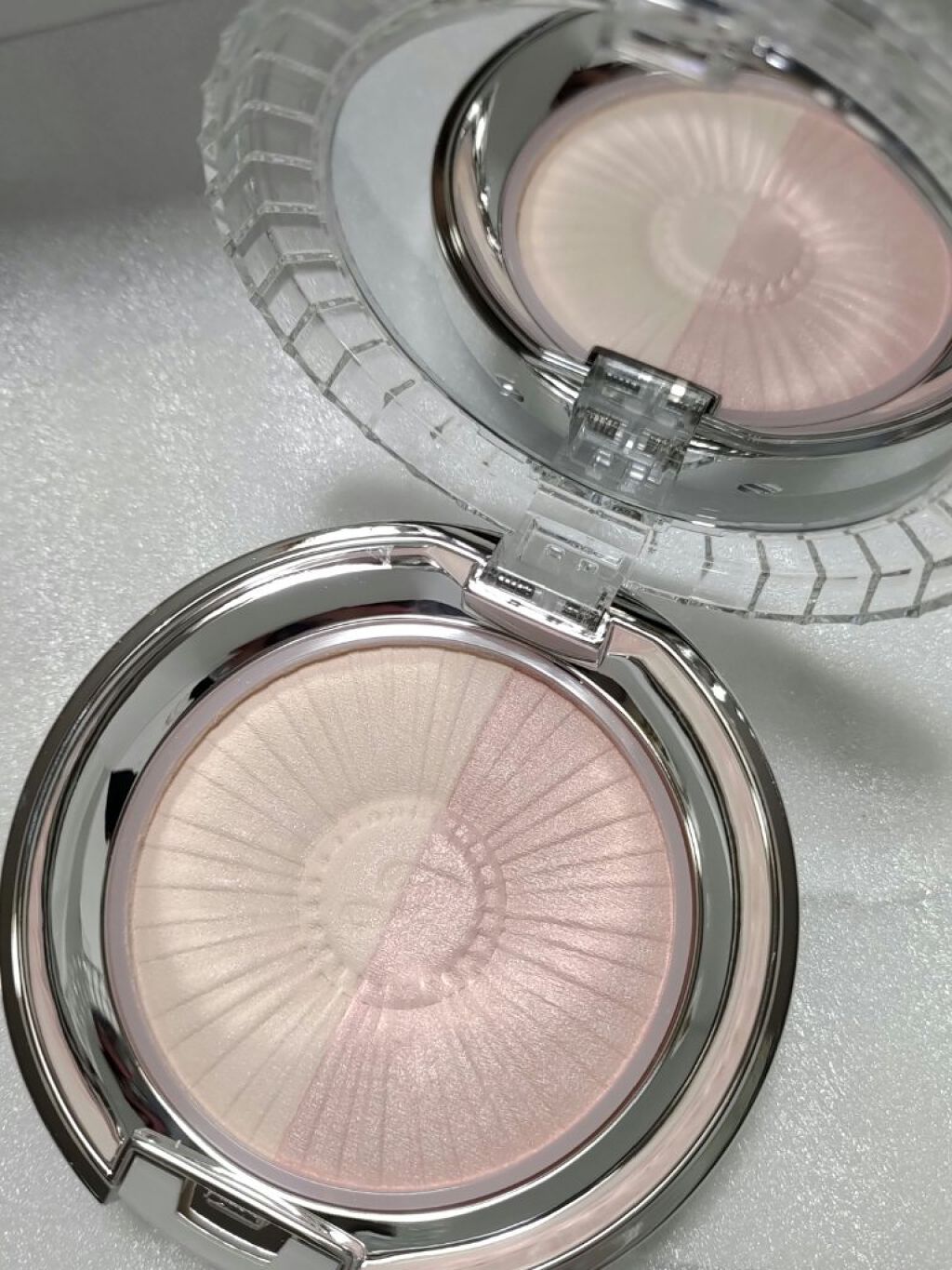 デュアル ルーセントグロウ　セッティングパウダー 01 lucent beige/JILL STUART/プレストパウダーを使ったクチコミ（1枚目）