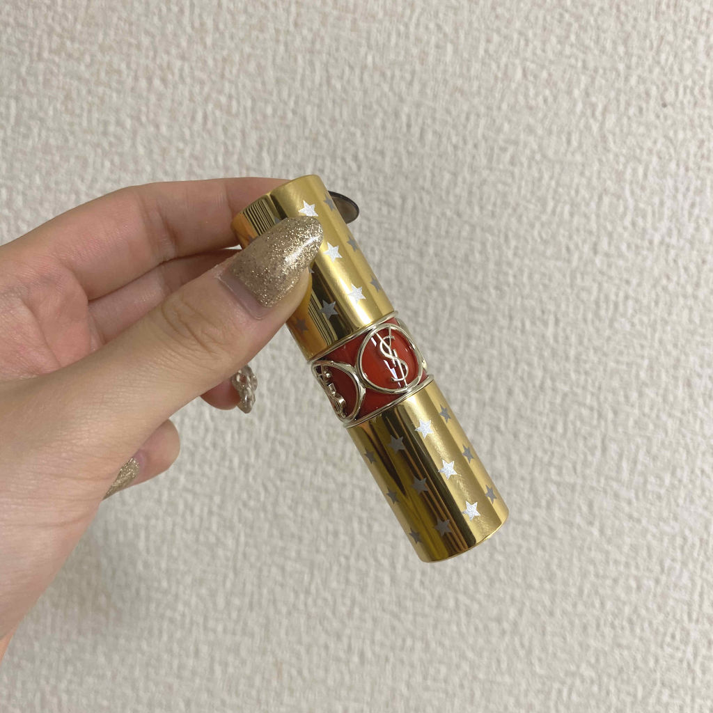 キラキラかわいい、お顔が明るくなる
日本限定色の限定パッケージリップ🥳

Yves Saint Laurent
ルージュ ヴォリュプテ シャイン
No.82

色は確か元からあったので
限定終わっても買えます！

赤みのあるオレンジで
顔