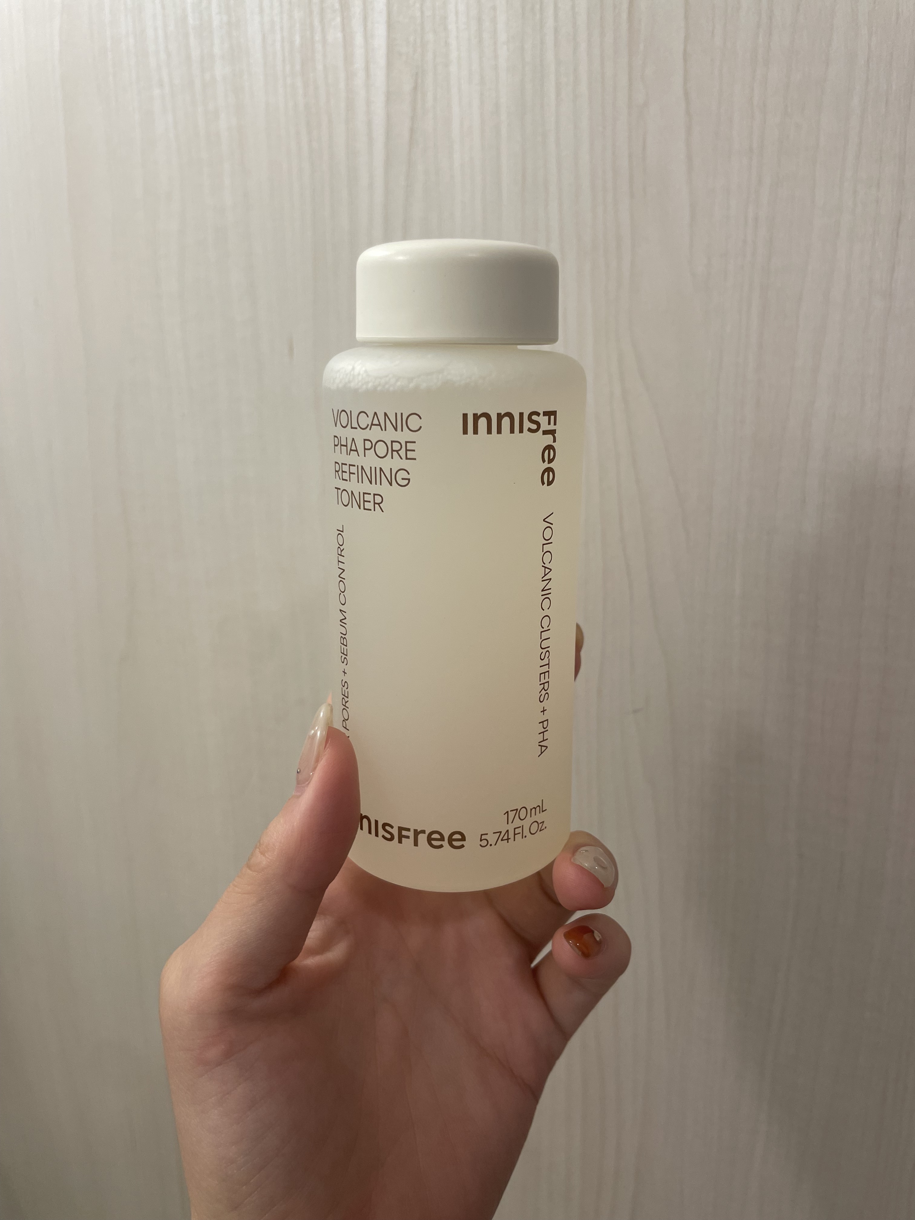 今回紹介するのは、拭き取り化粧水です✨

innisfree/ヴォルカニック PHA ポア リファイニング トナー


乾燥肌なんですが、夕方になると少しテカリが気になっていて、購入してみました！
※2ヶ月使用してみました！


ヴォルカニ