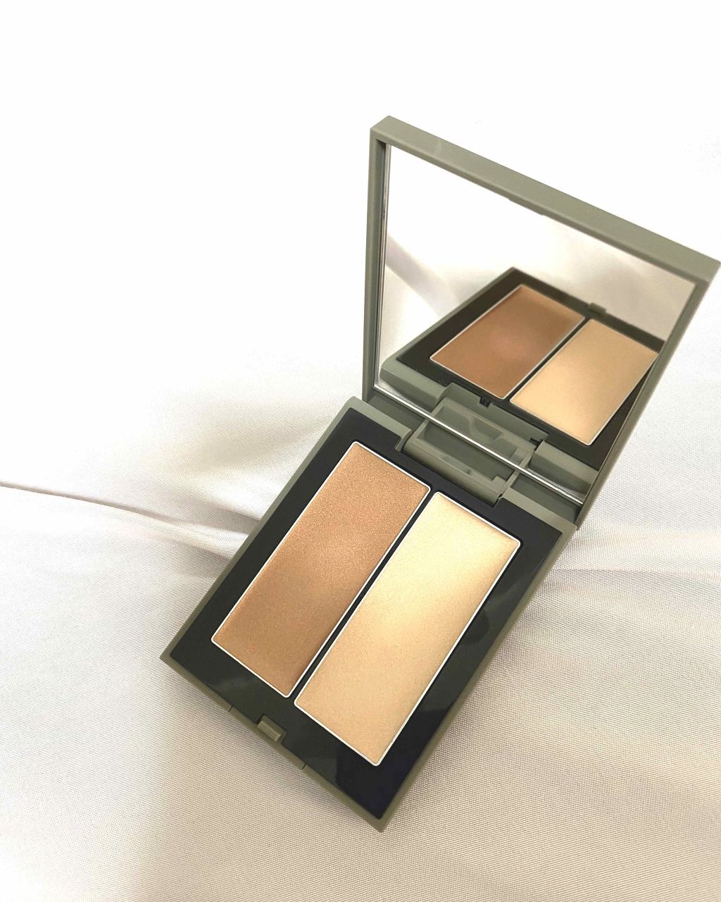 THREE シマリング グロー デュオ/THREE/クリームハイライトを使ったクチコミ(2枚目)