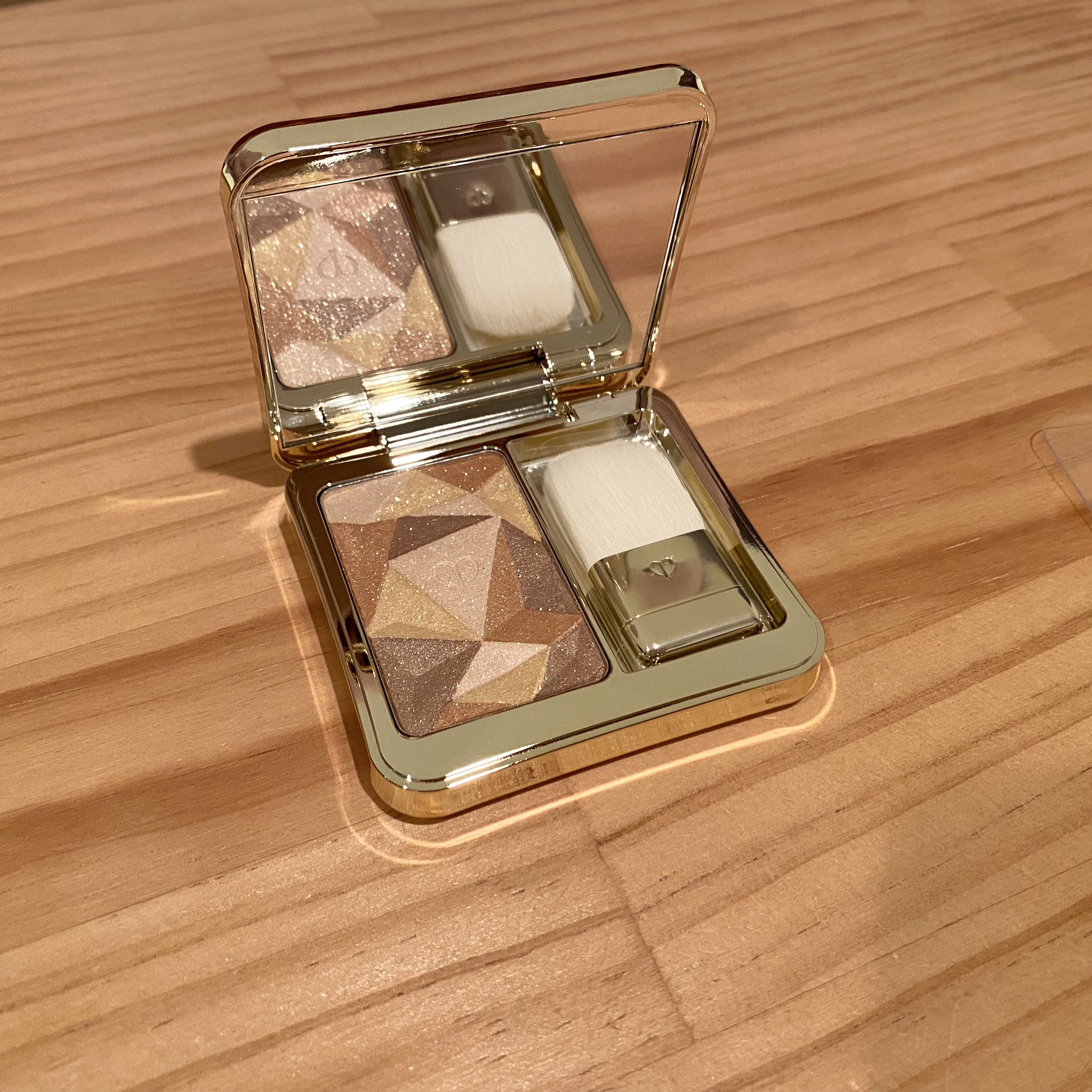 ル・レオスールデクラ  22/クレ・ド・ポー ボーテ/パウダーハイライトを使ったクチコミ（1枚目）