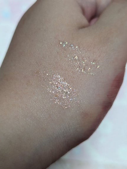 MERZY ウィンディ―ポップアイグリッターのクチコミ「かわいいけど、ラメ飛びMERZYウィンディ―ポップアイグリッター2色レビュー
MERZYのウ.....」(3枚目)