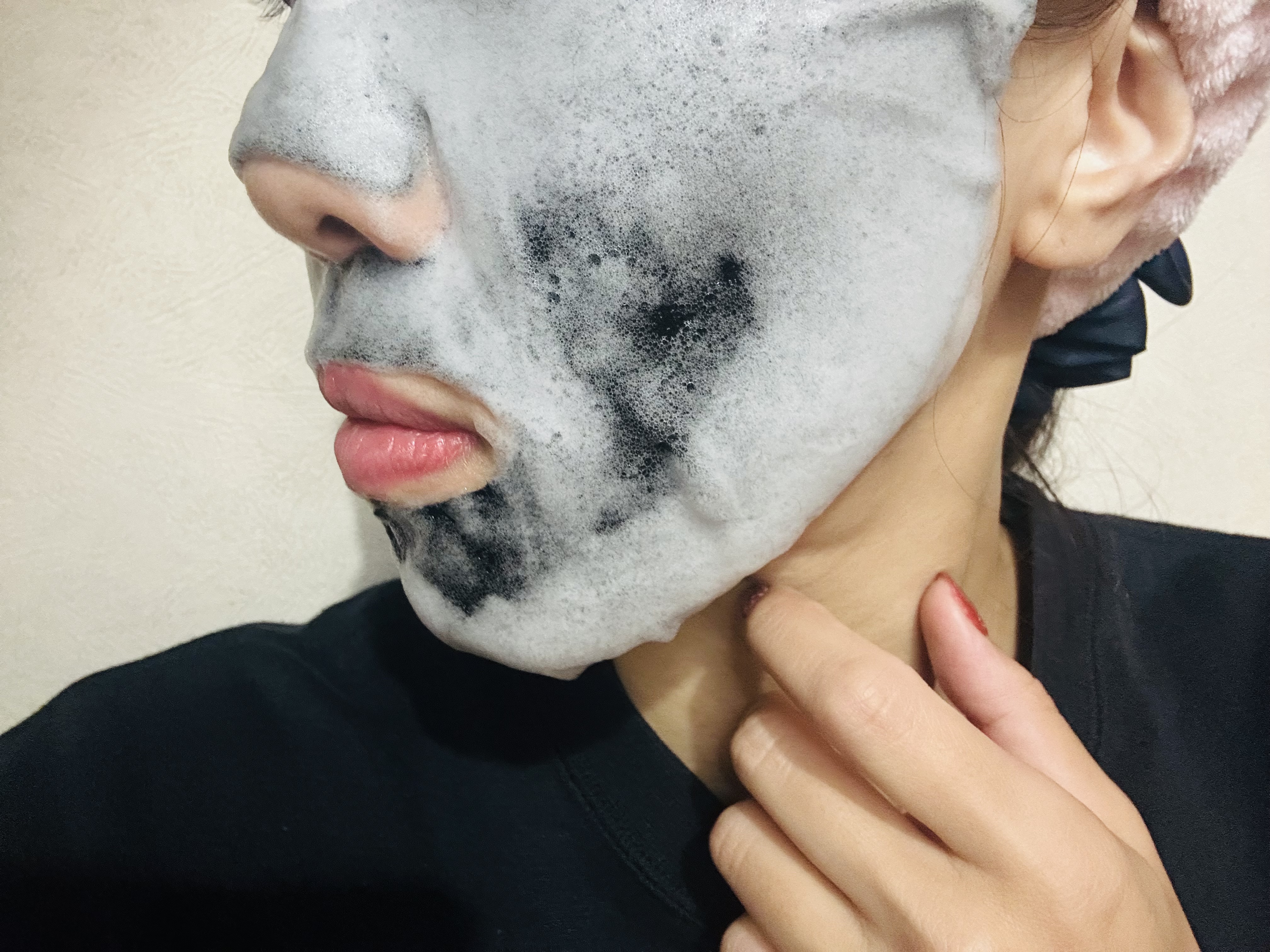 PAX MOLY バブルマスクのクチコミ「洗い流すタイプのシートマスク🖤
⁡
見た目は普通のシートマスクなんだけど
付けて数分置くとモコ.....」（3枚目）