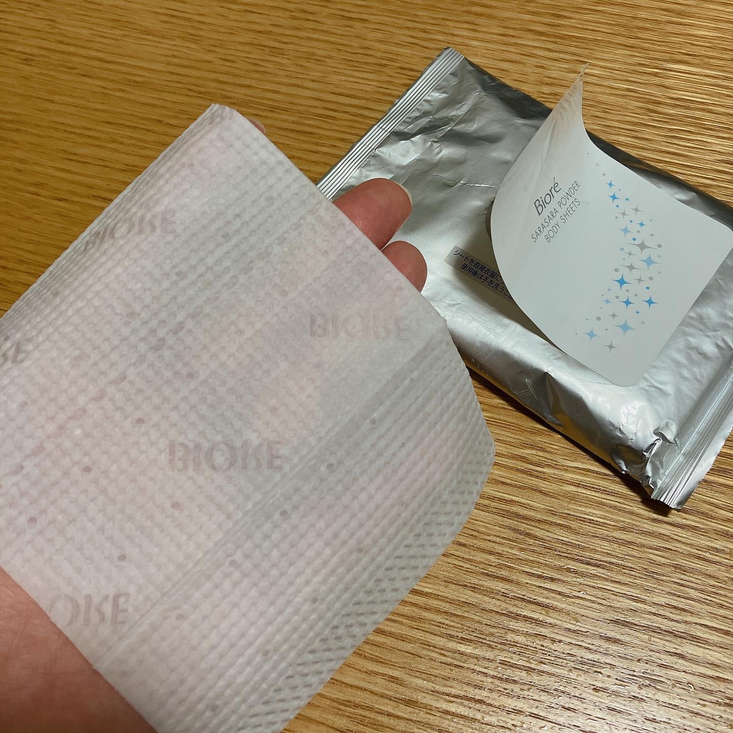 さらさらパウダーシート 薬用デオドラント クールミントの香り/ビオレ/ボディシートを使ったクチコミ（2枚目）