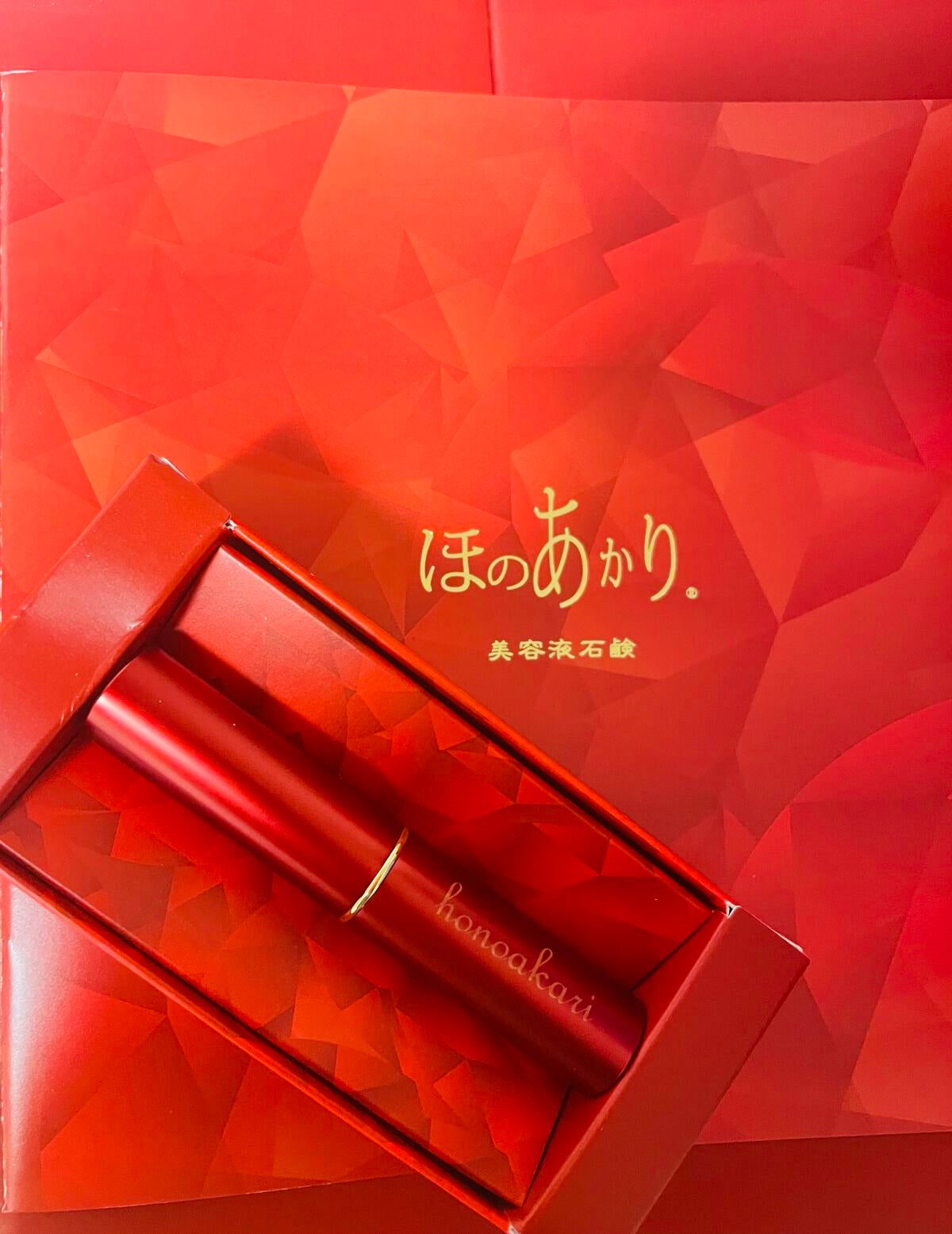 まろ on LIPS 「ほのあかり塗ったらしっとり。縦皺も消えます!乾燥する季節、唇も..」(3枚目)