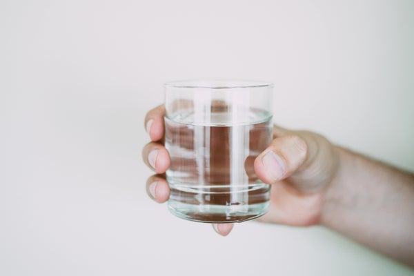 コップに入った水