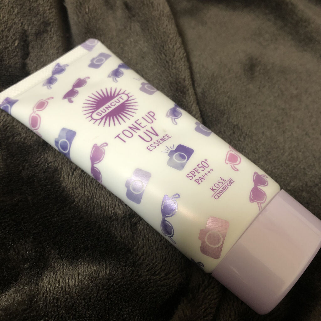 サンカットR トーンアップUV エッセンス

日焼け止めは夏だけ塗るものじゃない？！

私は最近知りました😅

夏よりも紫外線が強い梅雨時期や春
曇っていても紫外線でシミは作られていくみたい･･･

気になっていた商品を使ってみました！
