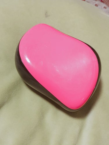 #TANGLETEEZER
#コンパクトスタイラー

みんな大好きタングルティーザー🤗笑

以前、雑貨屋800円で買った似た形のブラシを使っていましたが、全然違う！！
写真2枚目を見てもらえば分かる通り