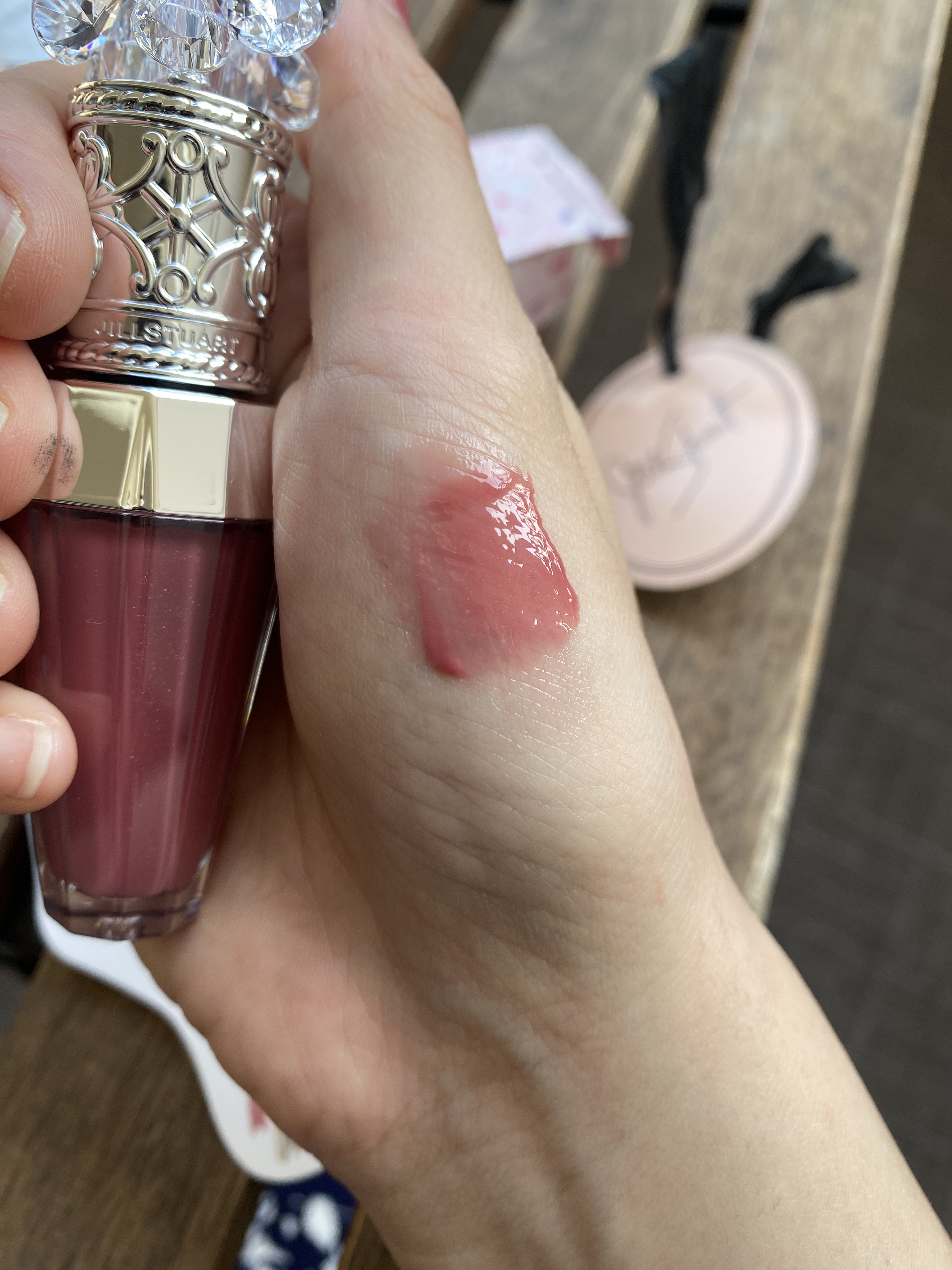 ジルスチュアート　クリスタルブルーム　リップブーケ セラム 06 rose redwood/JILL STUART/リッププランパーを使ったクチコミ（3枚目）