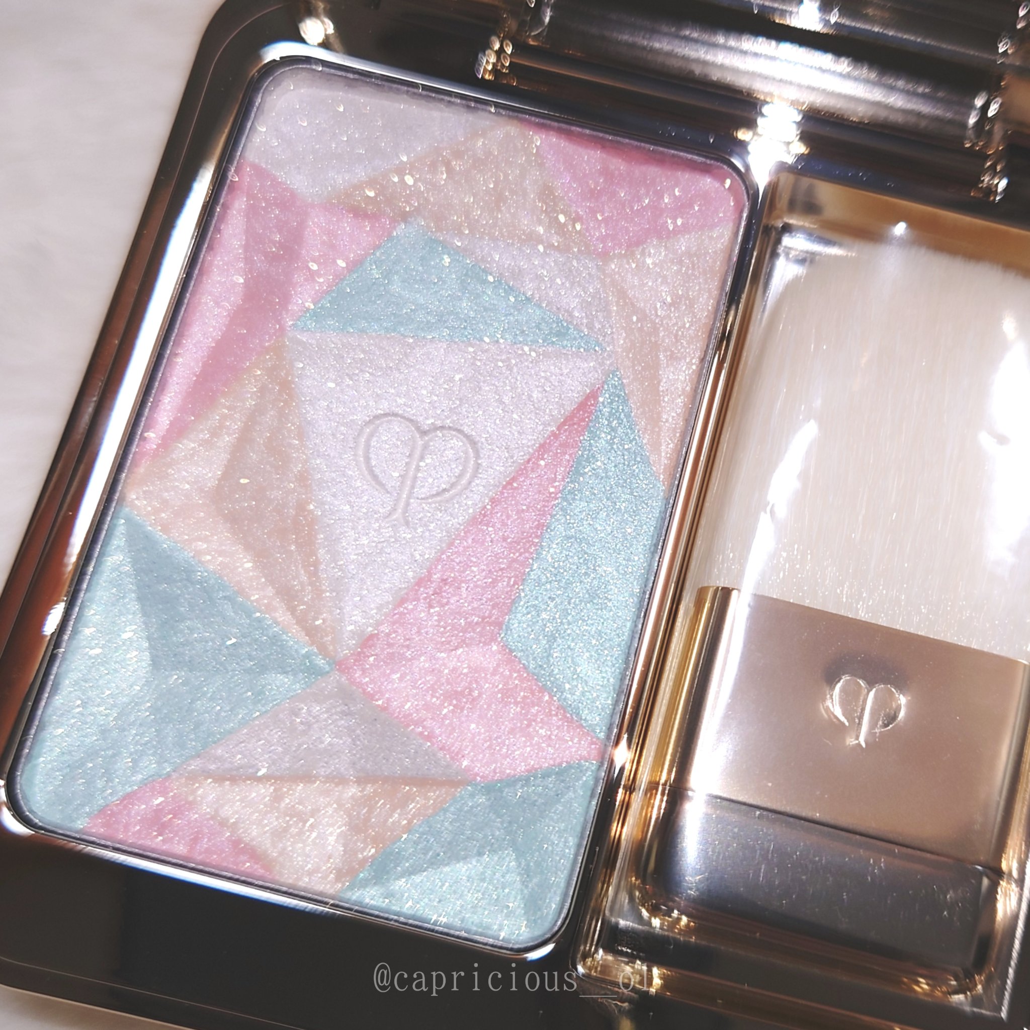 ル・レオスールデクラ /クレ・ド・ポー ボーテ/パウダーハイライトを使ったクチコミ（2枚目）