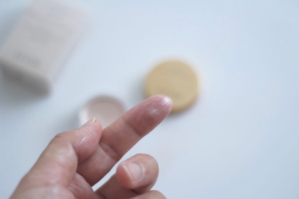 ミネラルラディアントスキンバーム/エトヴォス/クリームハイライトを使ったクチコミ(3枚目)