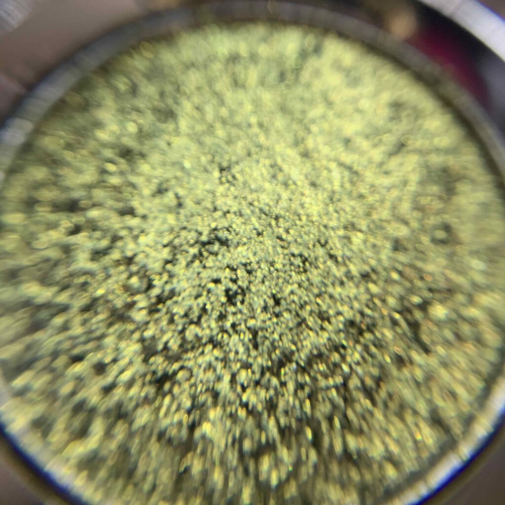 ダズルシャドウ エクストリーム ジョワ ドゥ グリッツ/M・A・C/単色アイシャドウを使ったクチコミ（2枚目）