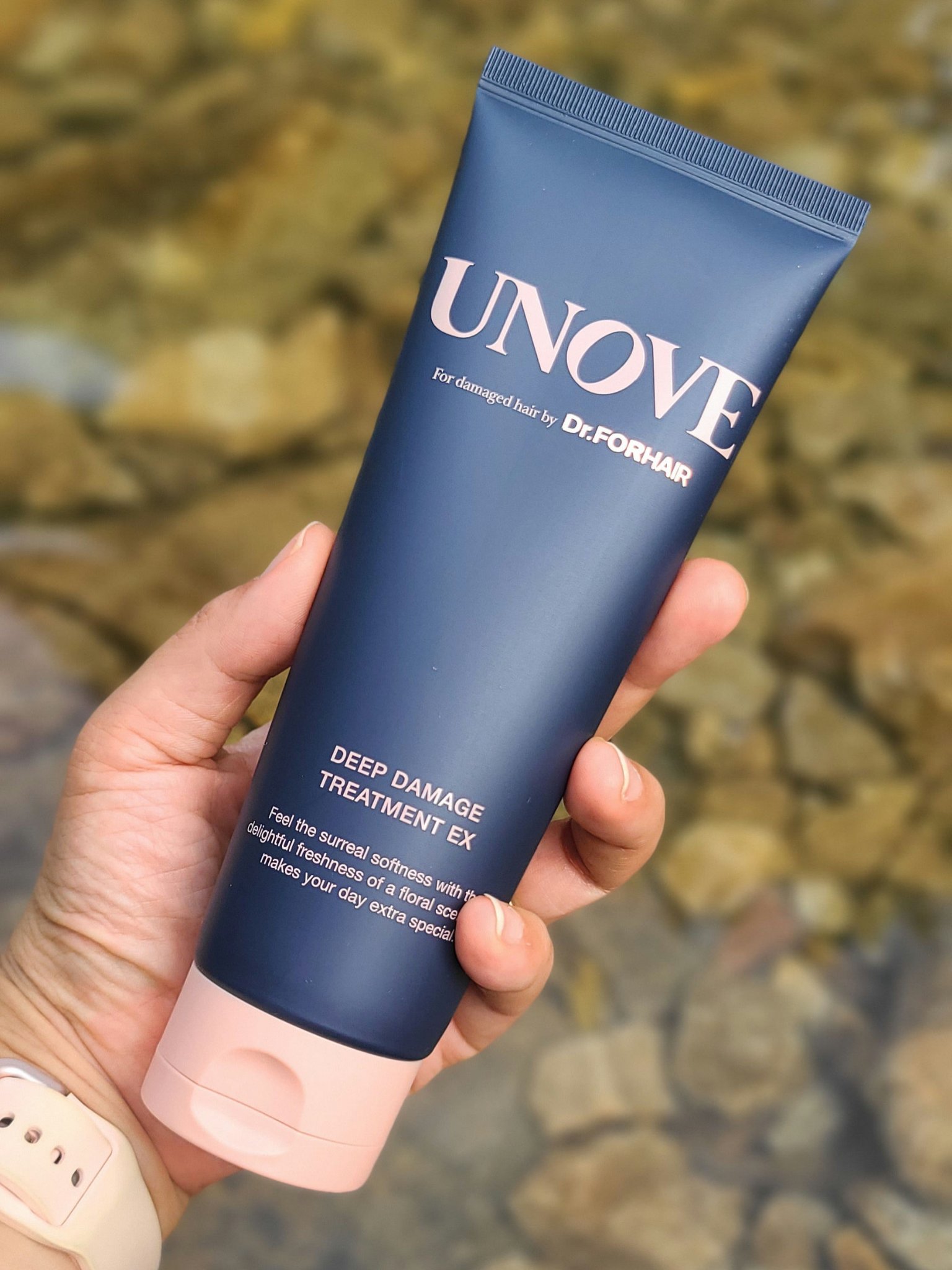 今季2本目♥️ずっと使いたいヘアトリートメント

UNOVE
アノブ ディープダメージトリートメントEX

香り:仄かに甘い
触感:一般的なリンス
まとまり感:抜群

ダメージヘアに！との広告文句の通り日焼け&年齢でパサパサの髪に神トリート