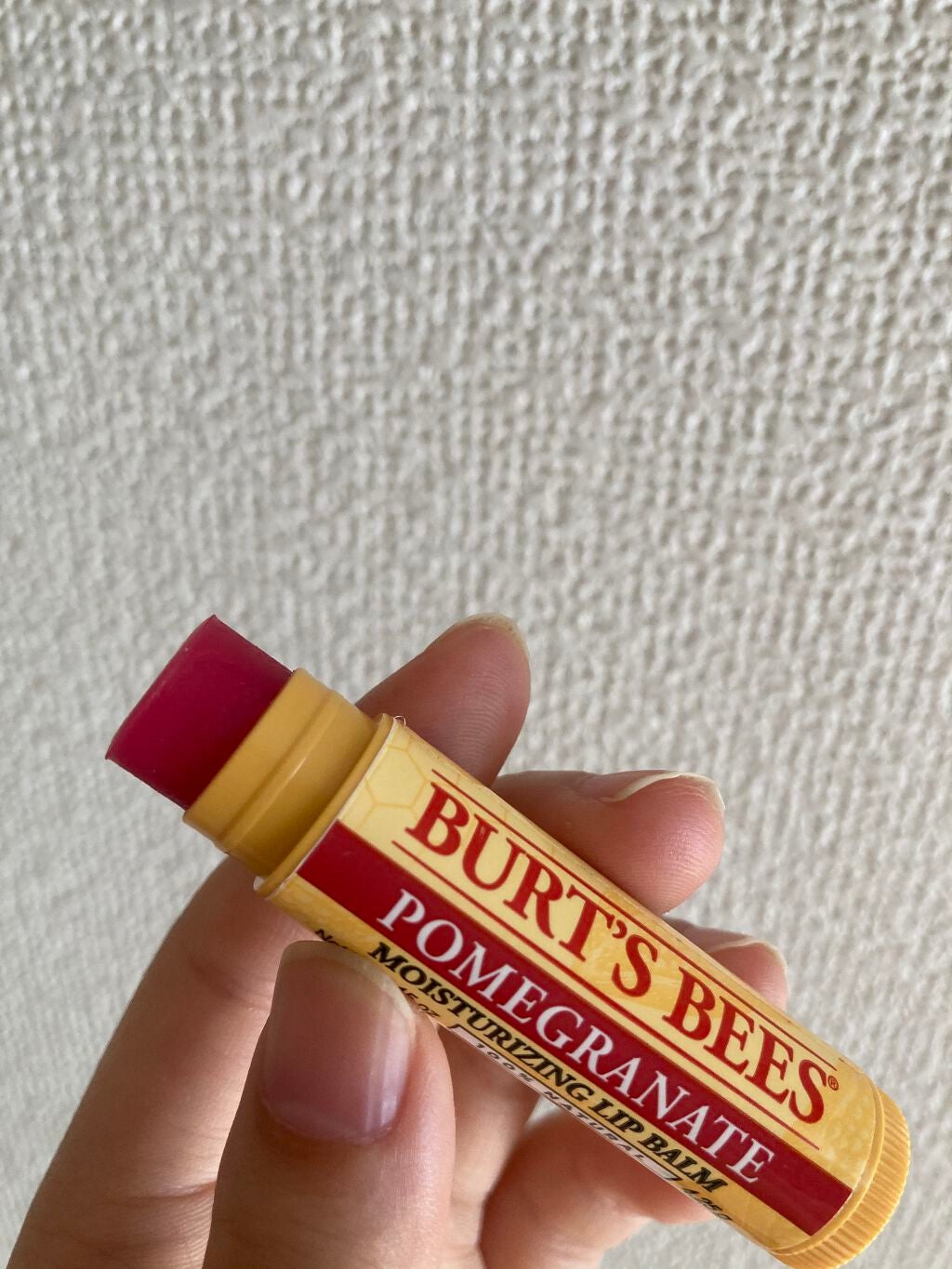 ポメグラネイトリップバーム/BURT'S BEES/リップバームを使ったクチコミ(2枚目)