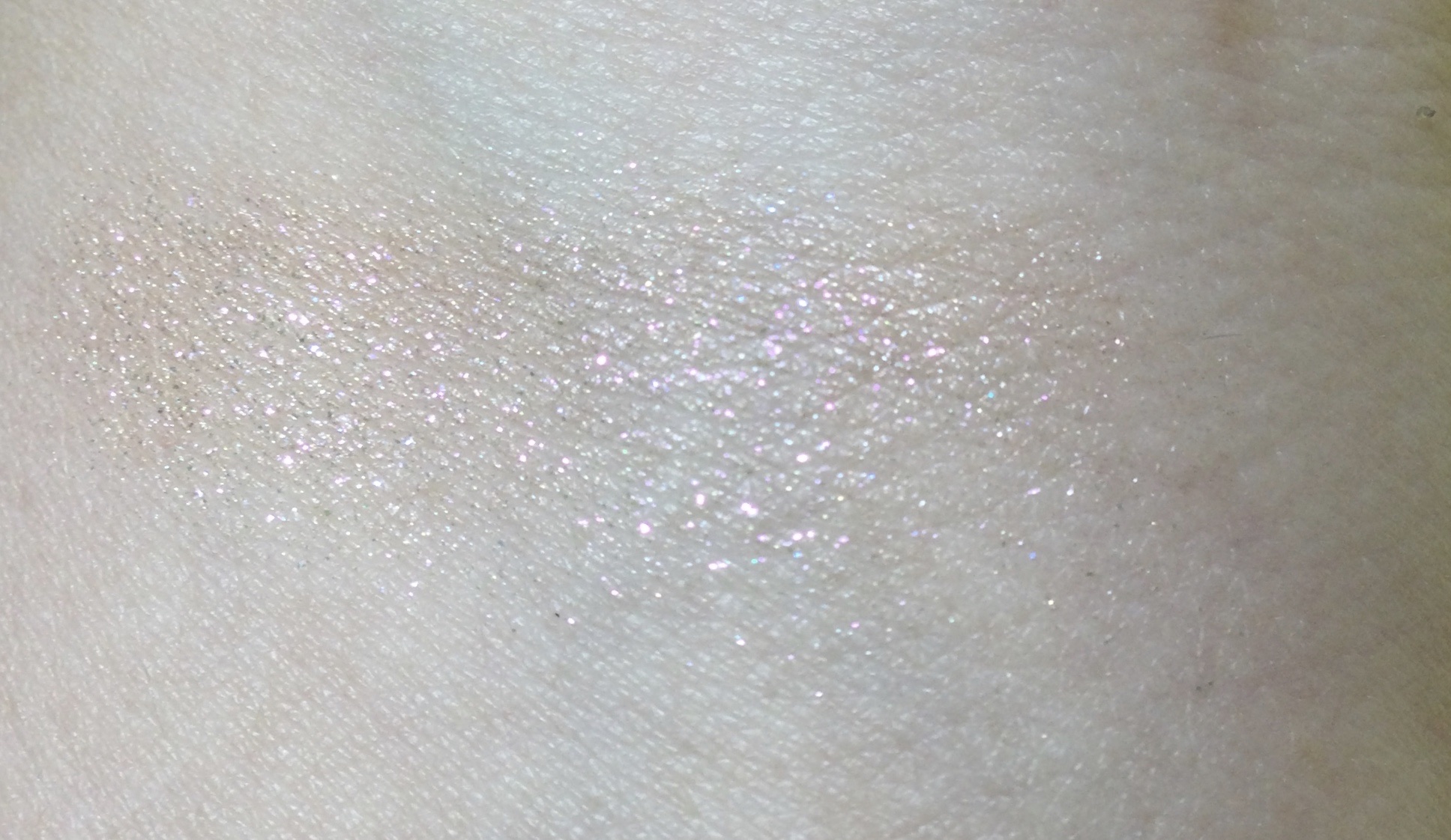  アディクション　ザ アイシャドウ プリズム 004PR　Baby Baby/ADDICTION/単色アイシャドウを使ったクチコミ（2枚目）