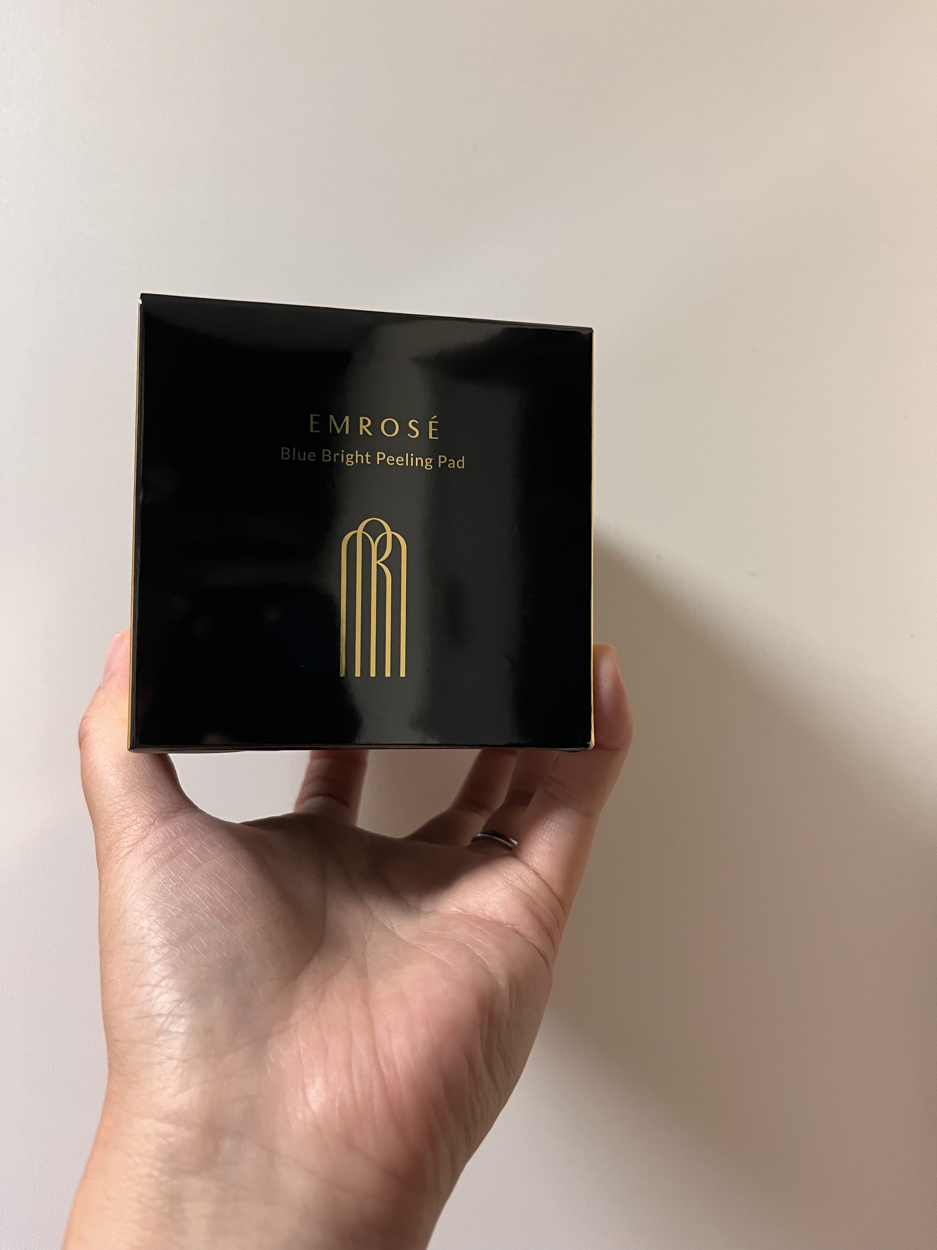 ブルーブライトピーリングパッド 180ml 40枚入り/EMROSÉ/トナーパッドを使ったクチコミ（1枚目）
