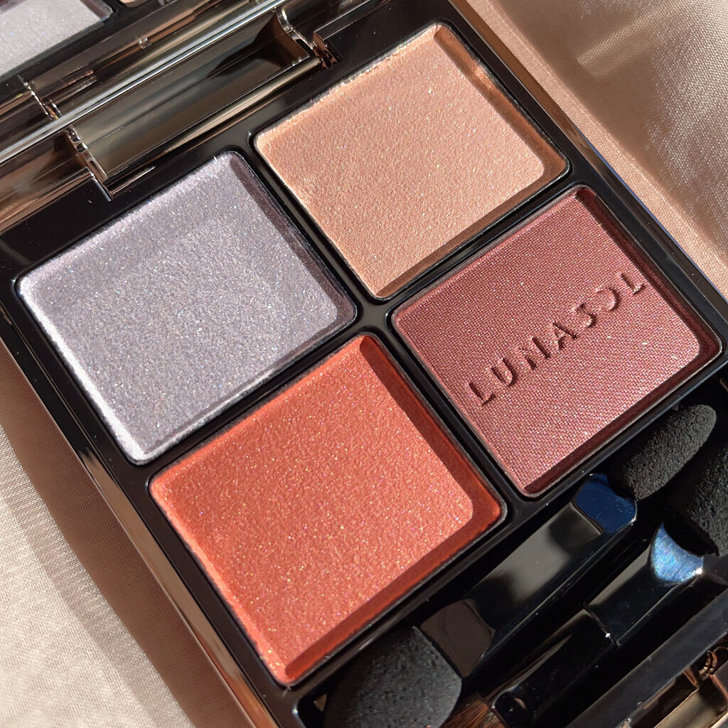 LUNASOL アイカラーレーション14 Amber Dusk 👼⸝⋆
こちらも優しげで陽だまりのようなパレット⸜🌷︎⸝‍
わたしには肌なじみがとてもよくて、左上の青ラメがとてもかわいいのでラメメインでメイクしてみたい…🤍´-
#本音