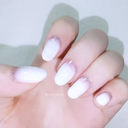 ふふ on LIPS 「新しいネイル根元をピンクラメでグラデしてみたよ🩷-------..」(1枚目)