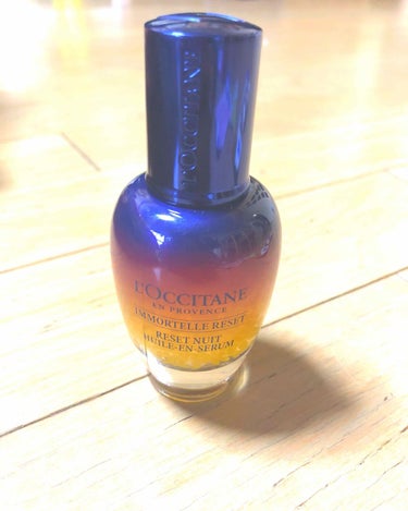 初投稿です。
L'OCCITANEのイモーテルオーバーナイトリセットセラム。
L'OCCITANEの店舗にて購入致しました。

私は夜勤がある職種で職場もカラカラに乾燥。
肌もくすんで、毛穴も開き、化粧