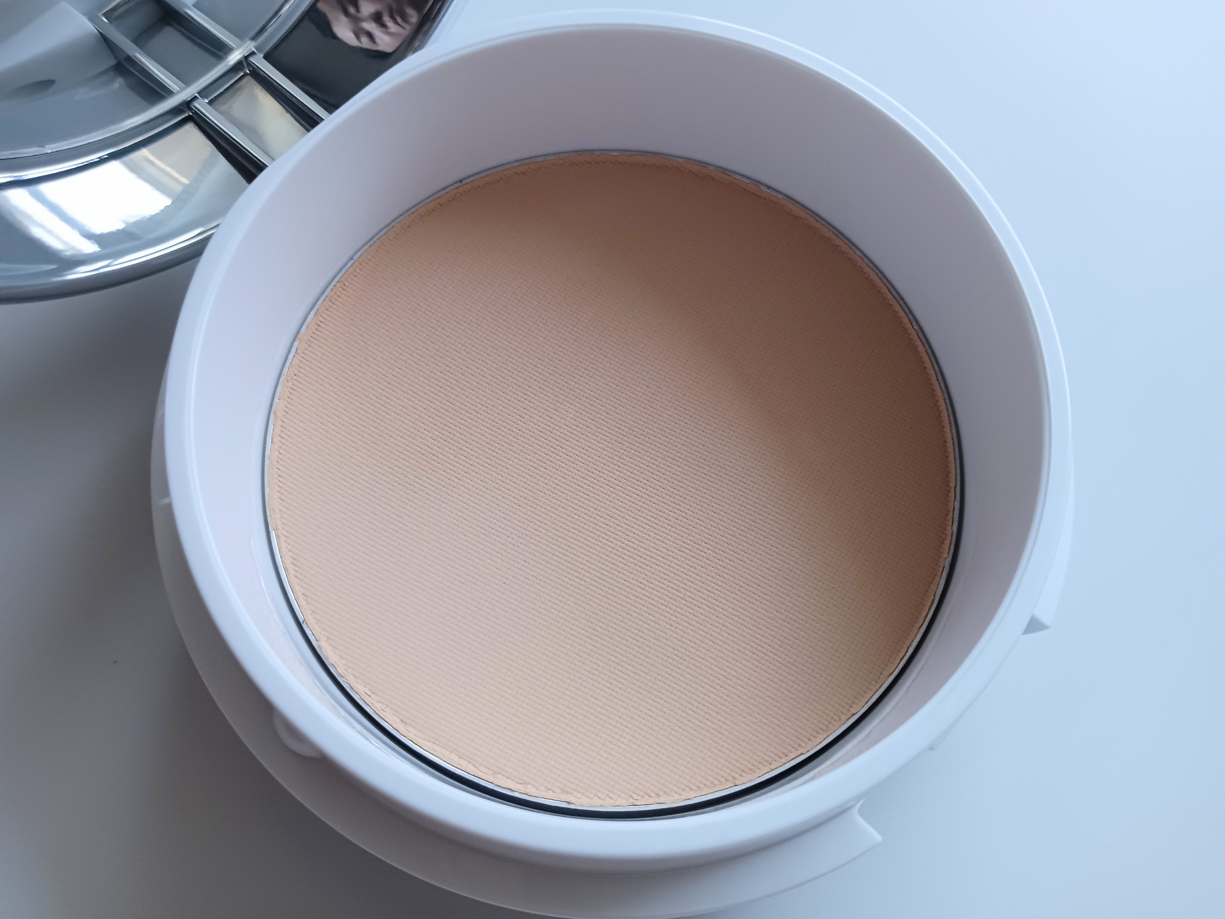 クリアラスト クリアラスト フェイスパウダー N 薬用美白オークルのクチコミ「クリアラスト　フェイスパウダー N 薬用美白オークル<医薬部外品> 

メラニンの生成を抑え、.....」（3枚目）