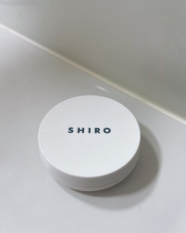 SHIRO ホワイトリリー 練り香水のクチコミ「
SHIRO ホワイトリリー 練り香水

優雅な白リリーの香りが特徴的な固形の香水です。

ず.....」（1枚目）