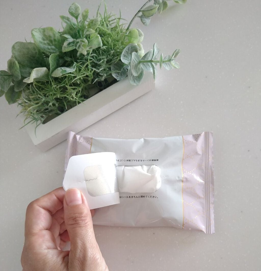 メイクの上からリフレッシュシート うるおいしっとりタイプ/ビオレ/フェイスシートを使ったクチコミ(2枚目)