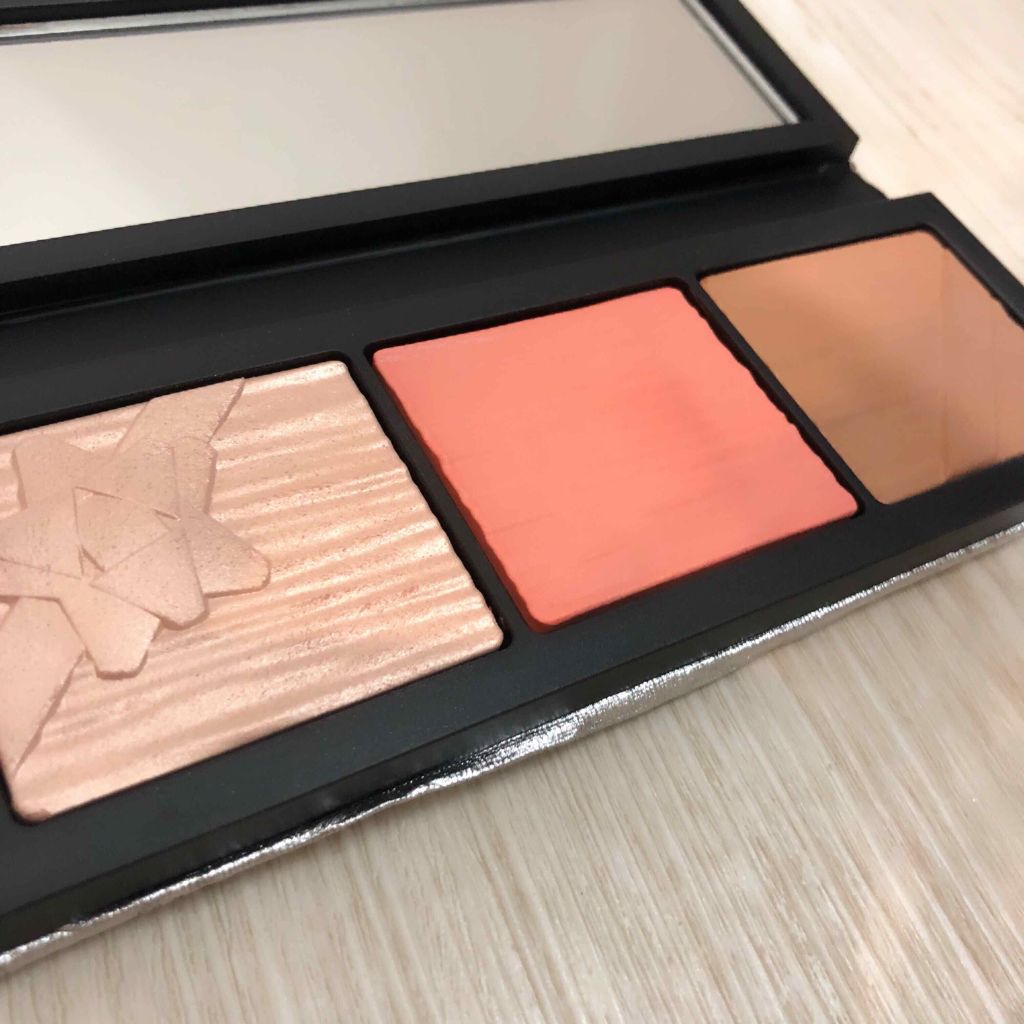 シャイニー プリティ シングス フェイス コンパクト【ホリデーコレクション 2018】/M・A・C/パウダーチークを使ったクチコミ(2枚目)