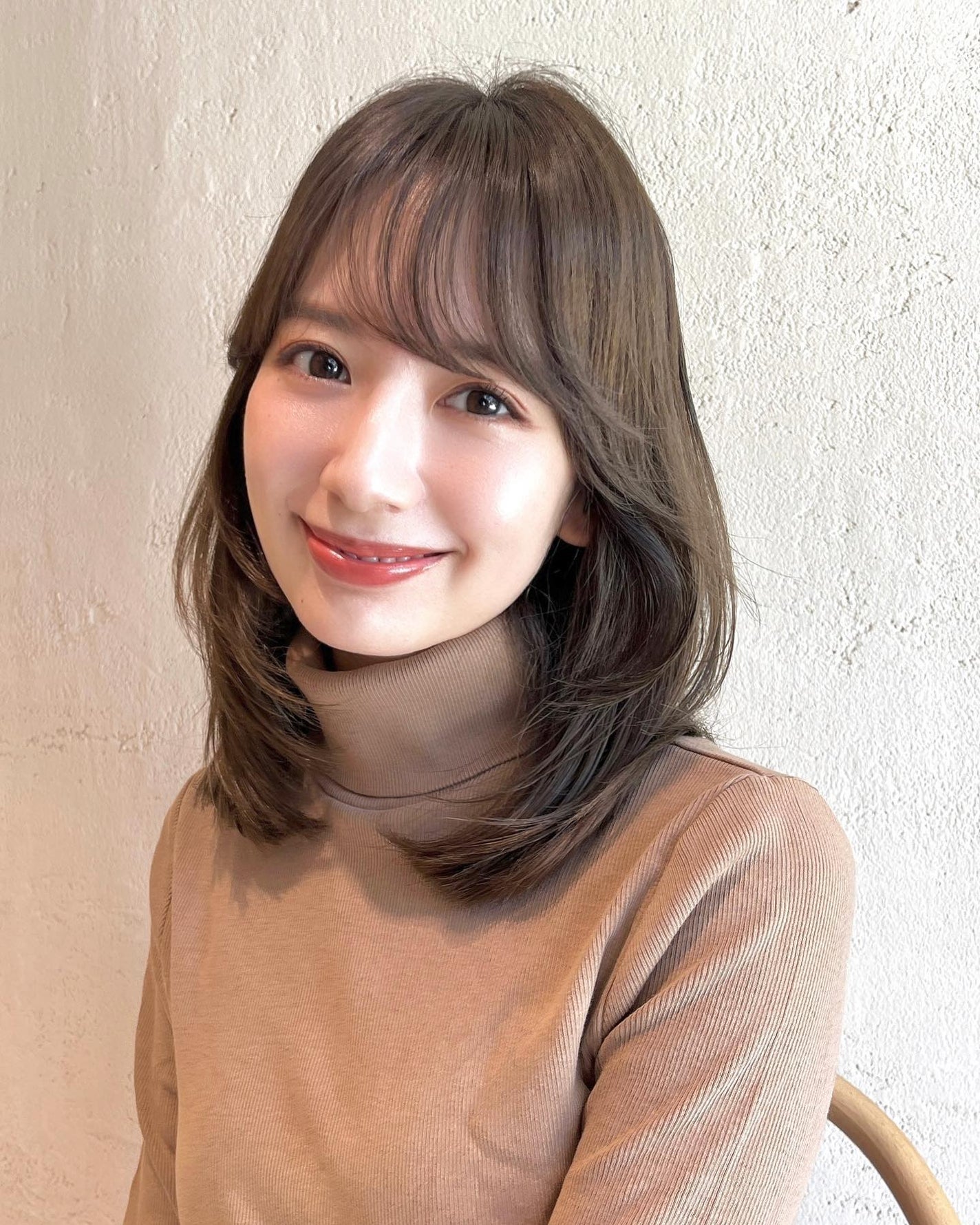 HARUNA on LIPS 「おしゃれなミディアムレイヤーカット💇🏼♀️ふわっとお上品に仕..」(2枚目)