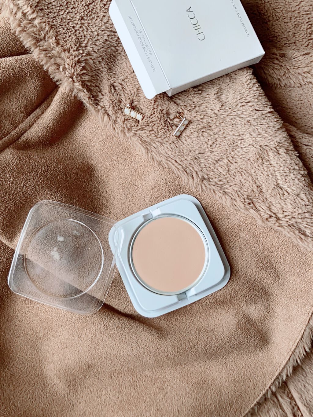 フローレスグロウ ソリッドファンデーション/CHICCA/クリーム・エマルジョンファンデーションを使ったクチコミ(1枚目)