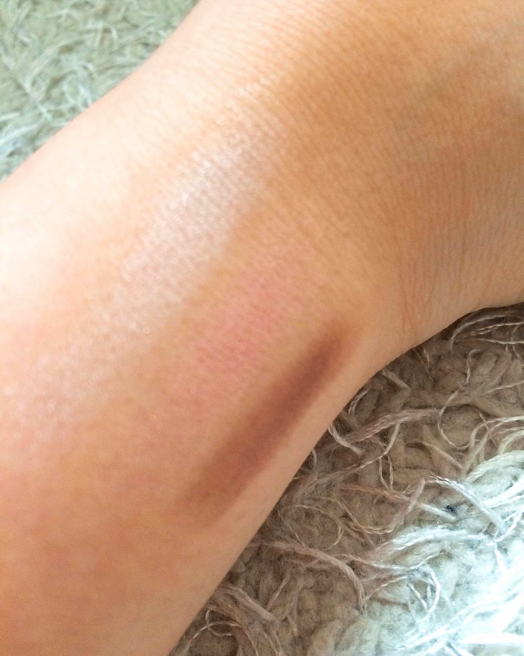 pink_beauty_vkm on LIPS 「色合いは女の子らしくて使いやすいです。発色は見た目よりはほんわ..」(3枚目)