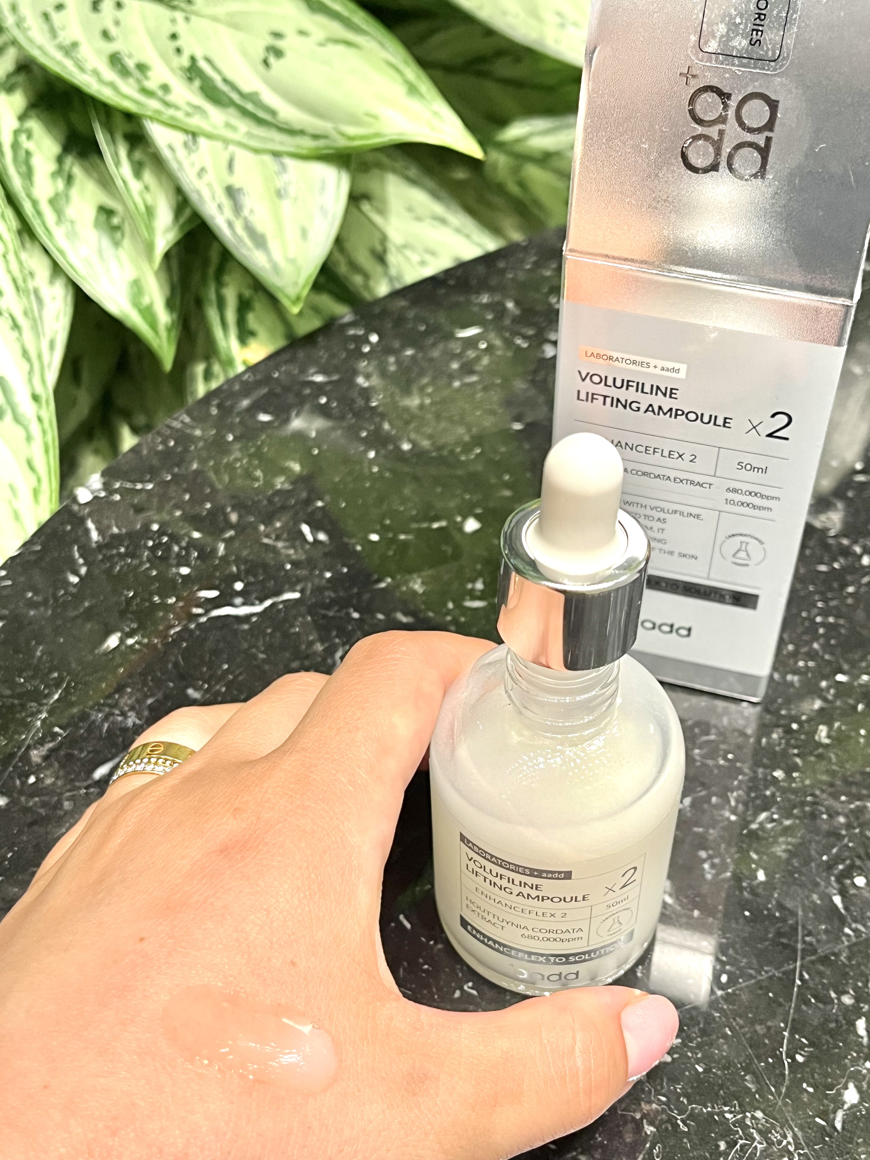 4点購入し、ライン使いしています。
トロッとしたテクスチャーで保湿力が高く、
それでいてベタつかないので使いやすいです。
敏感肌の方にもおすすめです。